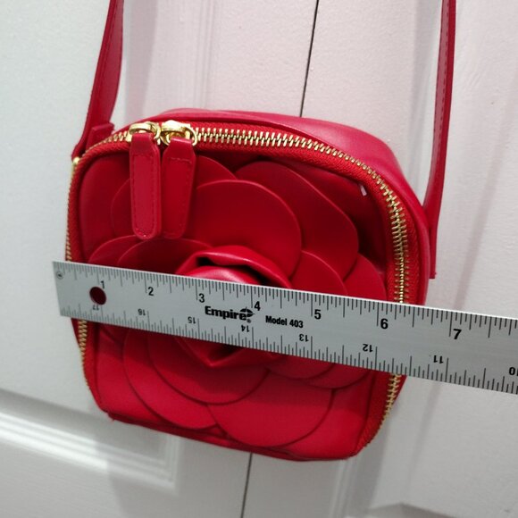 Disney iLY 4EVER Red Rose Crossbody Bag Faux Leather Floral Camera Bag - Picture 5 of 10